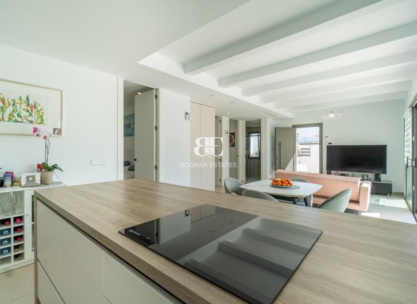 Resale - Villa -
Orihuela Costa - Villamartin Golf