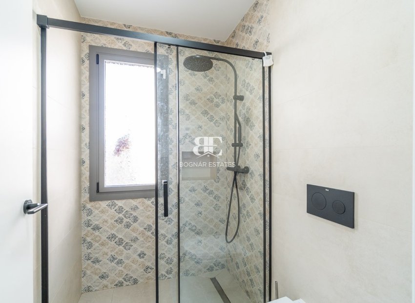 Resale - Villa -
Orihuela Costa - Villamartin Golf