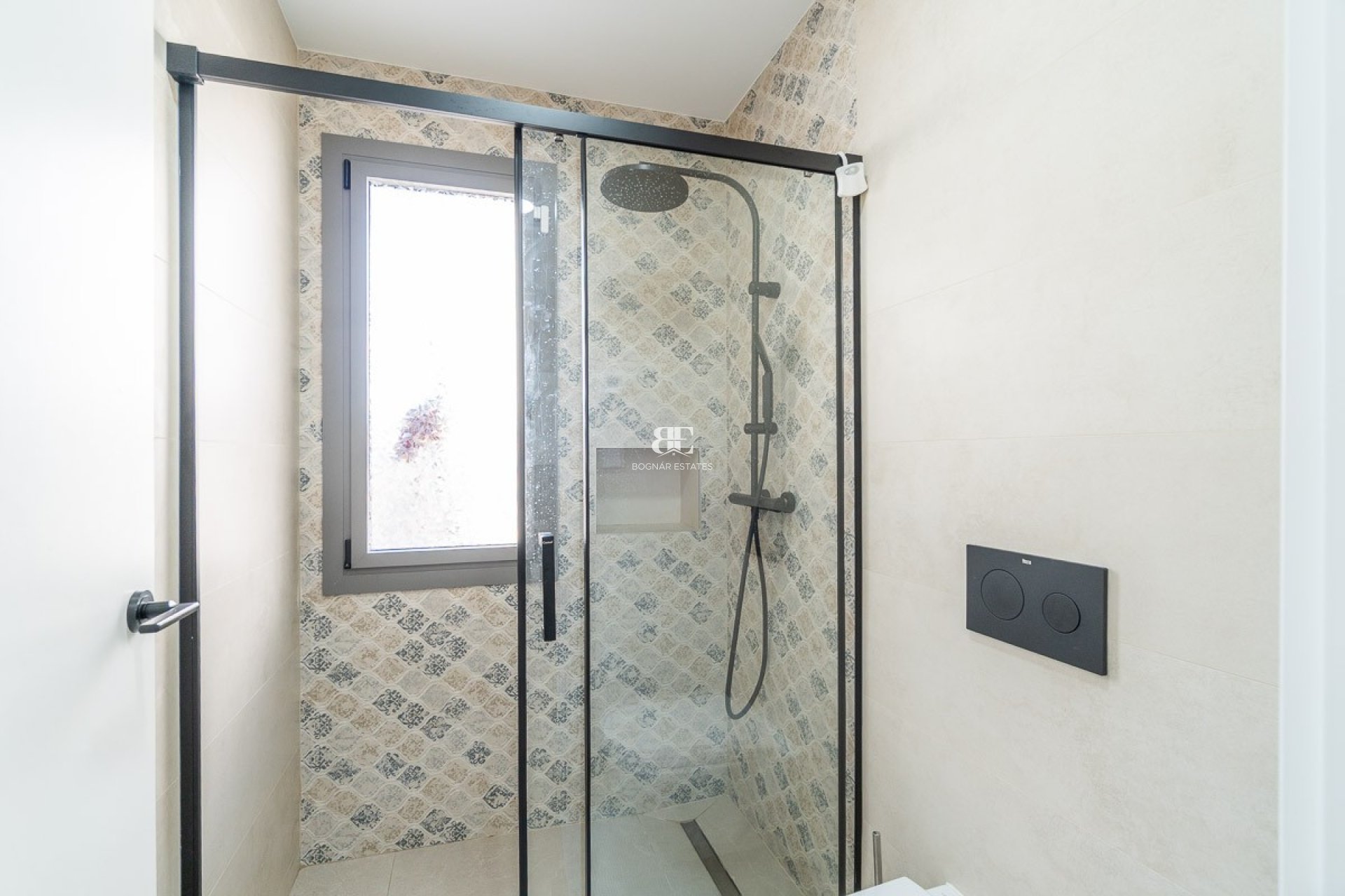 Resale - Villa -
Orihuela Costa - Villamartin Golf