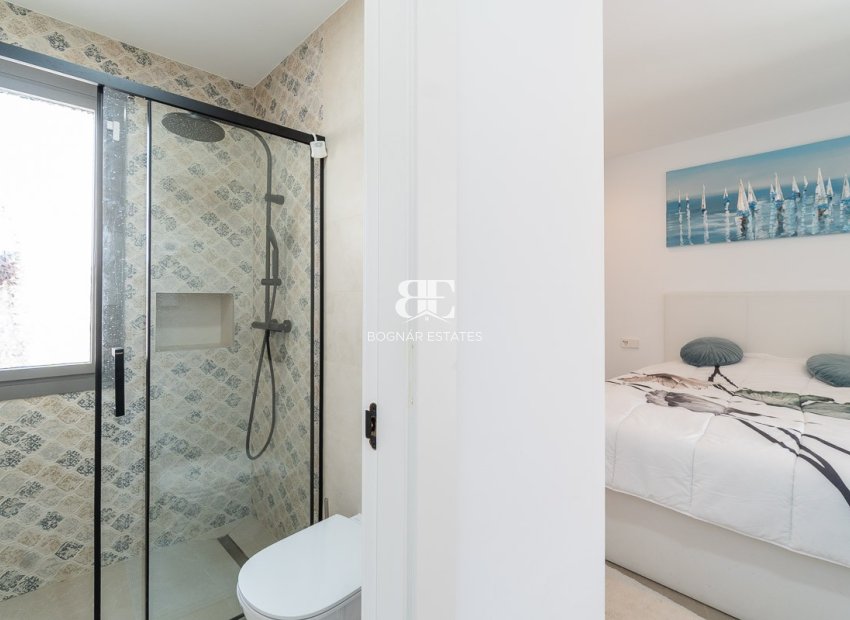 Resale - Villa -
Orihuela Costa - Villamartin Golf