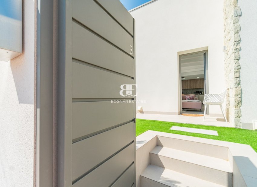 Resale - Villa -
Orihuela Costa - Villamartin Golf