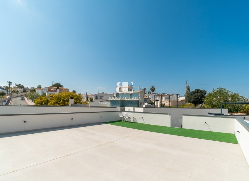 Resale - Villa -
Orihuela Costa - Villamartin Golf