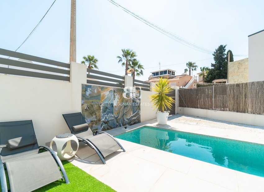 Resale - Villa -
Orihuela Costa - Villamartin Golf