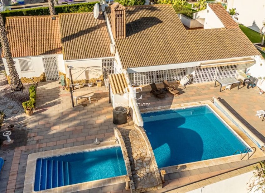 Resale - Villa -
Orihuela Costa - Villamartín
