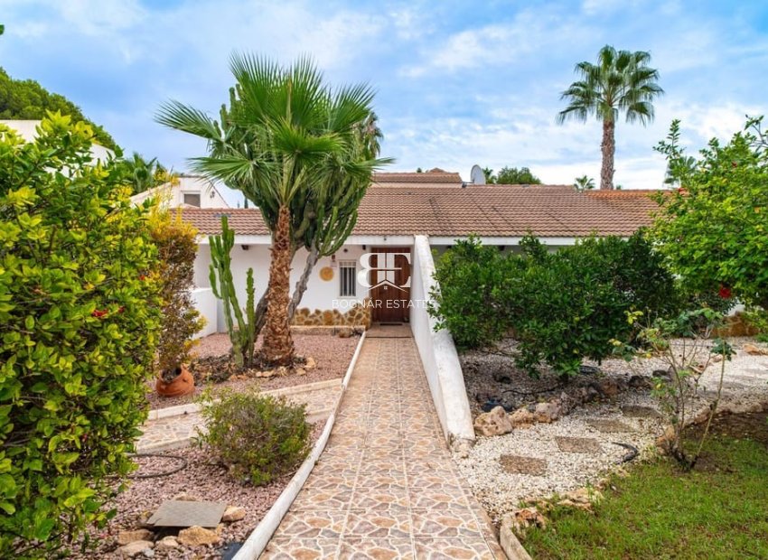 Resale - Villa -
Orihuela Costa - Villamartín