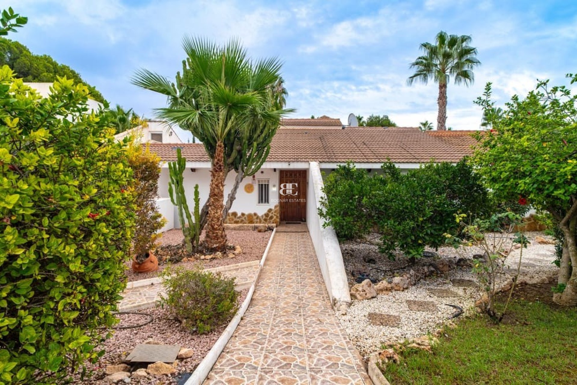 Resale - Villa -
Orihuela Costa - Villamartín