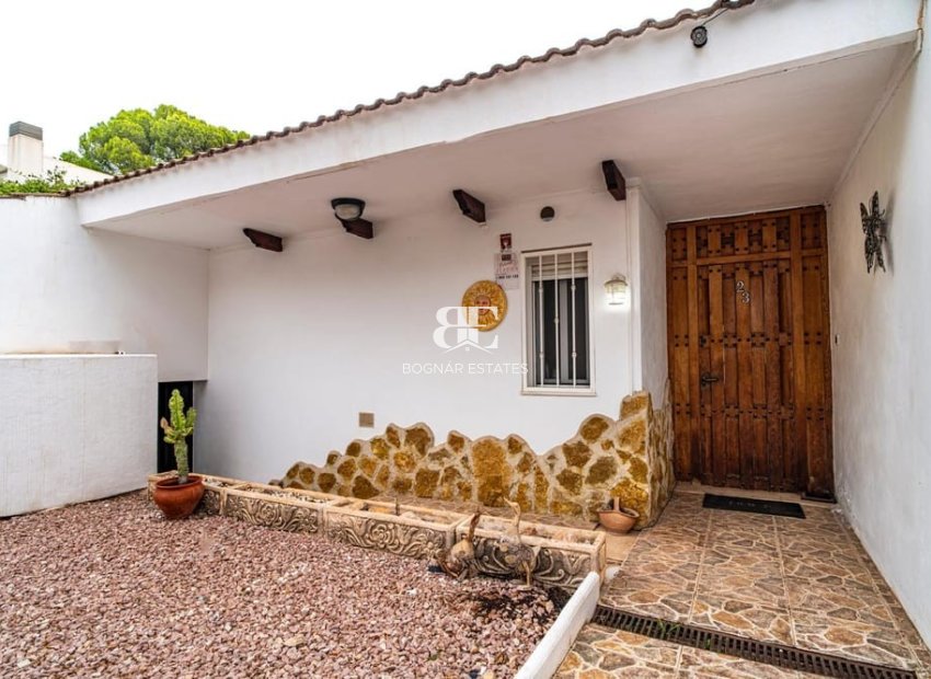 Resale - Villa -
Orihuela Costa - Villamartín