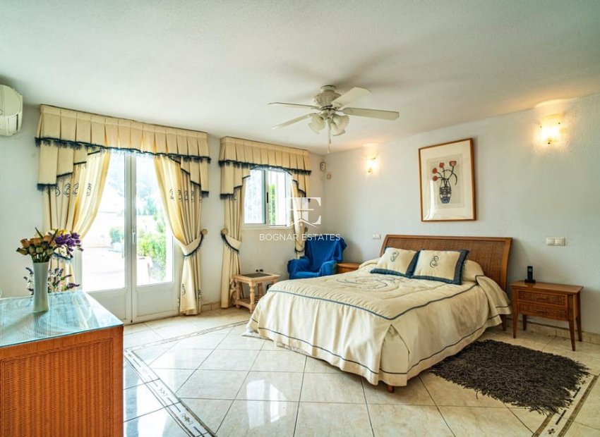 Resale - Villa -
Orihuela Costa - Villamartín