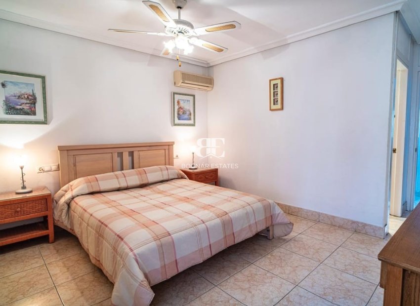 Resale - Villa -
Orihuela Costa - Villamartín