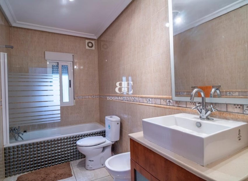 Resale - Villa -
Orihuela Costa - Villamartín