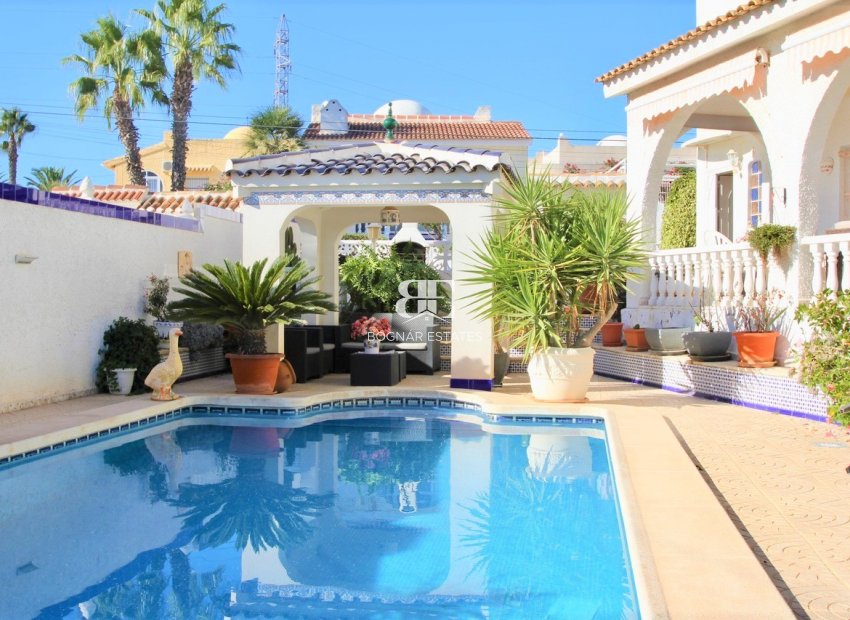 Resale - Villa -
Orihuela Costa - Villamartín