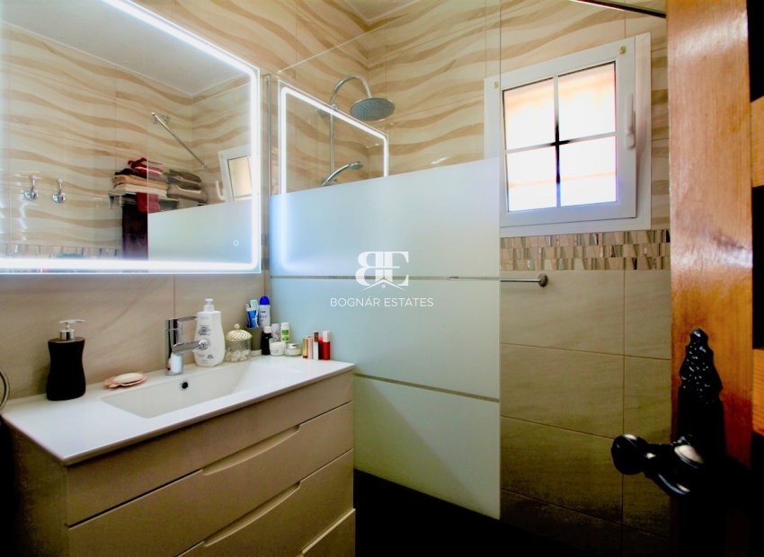 Resale - Villa -
Orihuela Costa - Villamartín