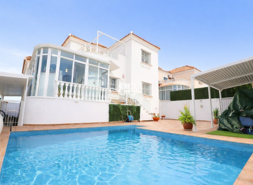 Resale - Villa -
Orihuela Costa - Villamartín