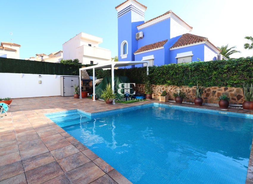 Resale - Villa -
Orihuela Costa - Villamartín