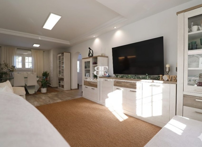 Resale - Villa -
Orihuela Costa - Villamartín