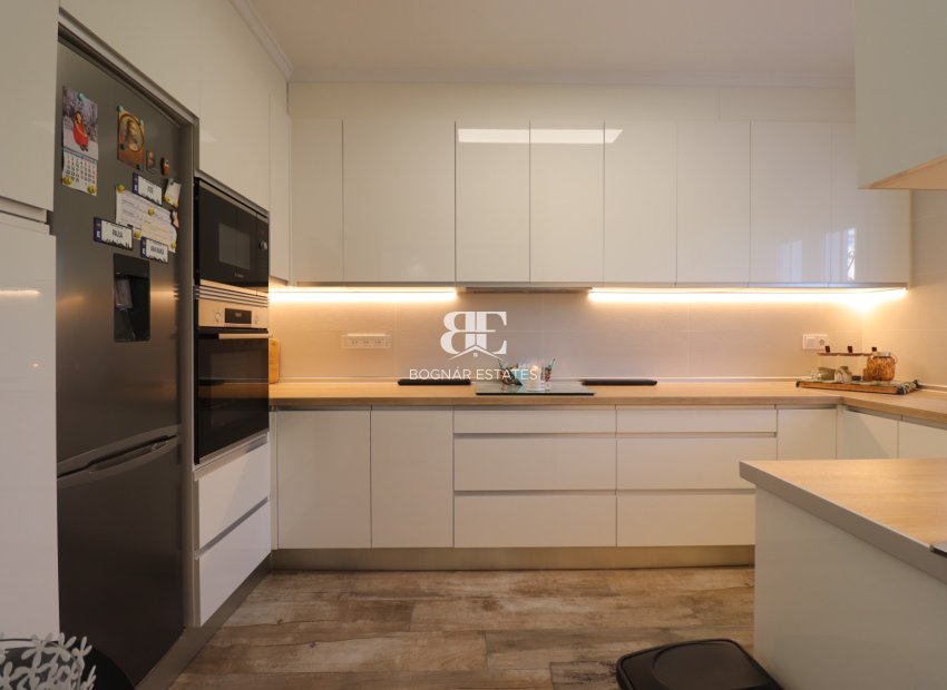 Resale - Villa -
Orihuela Costa - Villamartín