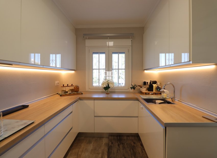 Resale - Villa -
Orihuela Costa - Villamartín