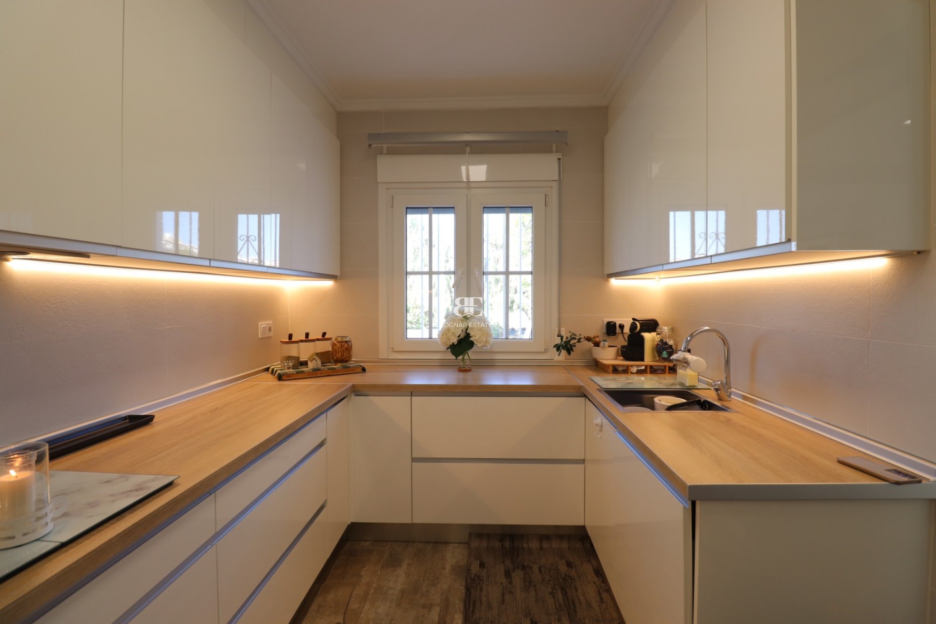 Resale - Villa -
Orihuela Costa - Villamartín