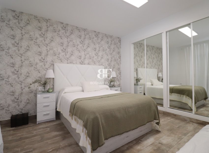 Resale - Villa -
Orihuela Costa - Villamartín