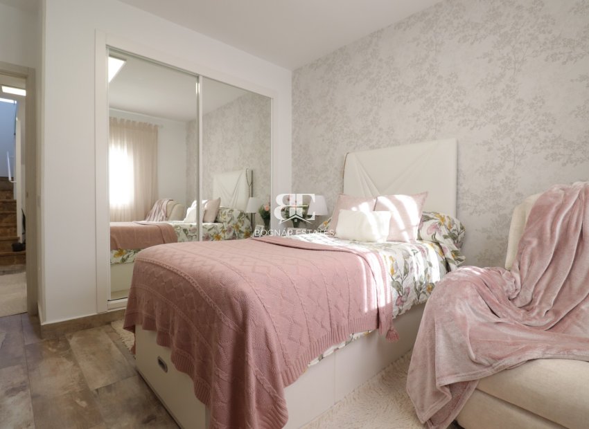 Resale - Villa -
Orihuela Costa - Villamartín