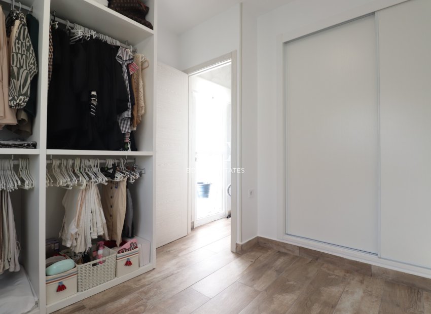 Resale - Villa -
Orihuela Costa - Villamartín