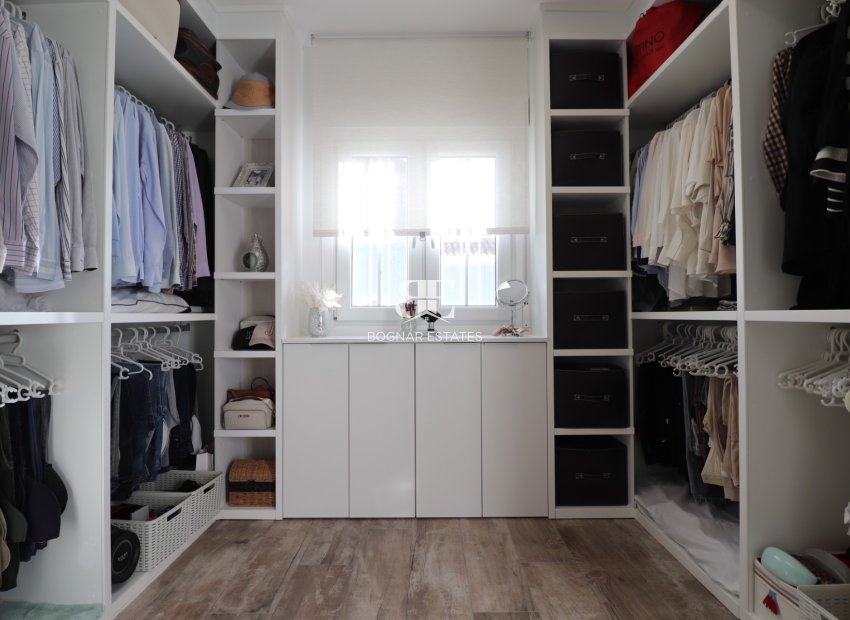 Resale - Villa -
Orihuela Costa - Villamartín