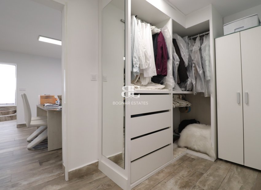 Resale - Villa -
Orihuela Costa - Villamartín