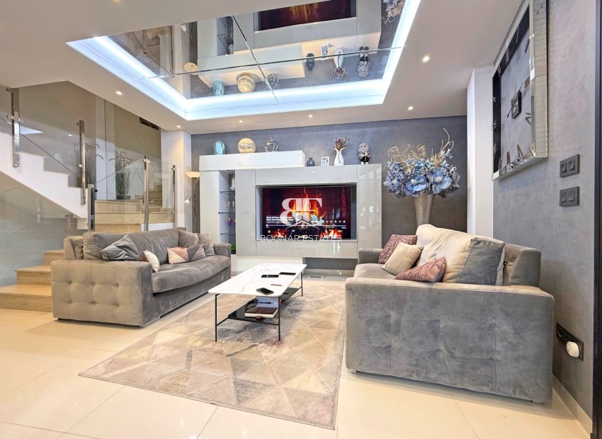 Resale - Villa -
Orihuela Costa - Villamartín