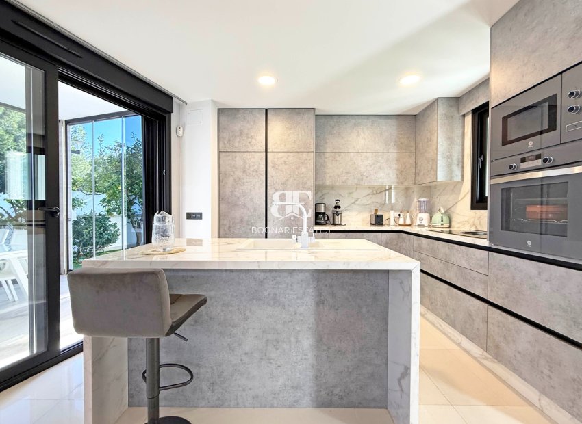 Resale - Villa -
Orihuela Costa - Villamartín