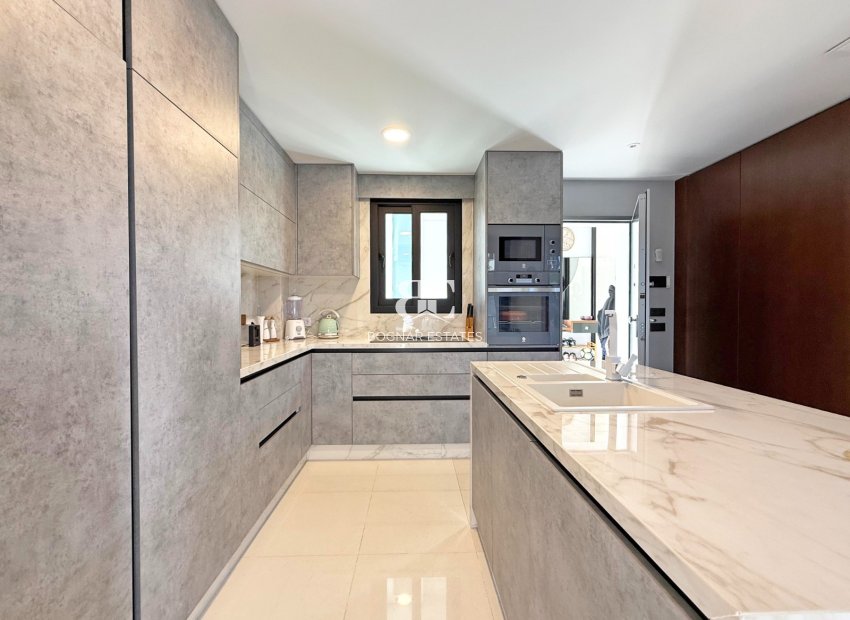 Resale - Villa -
Orihuela Costa - Villamartín