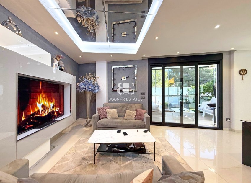 Resale - Villa -
Orihuela Costa - Villamartín