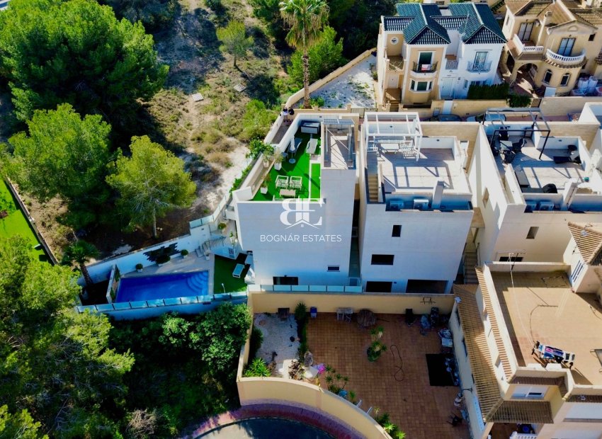 Resale - Villa -
Orihuela Costa - Villamartín