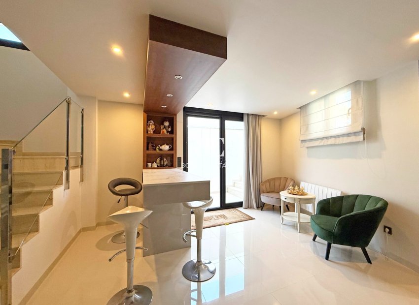 Resale - Villa -
Orihuela Costa - Villamartín