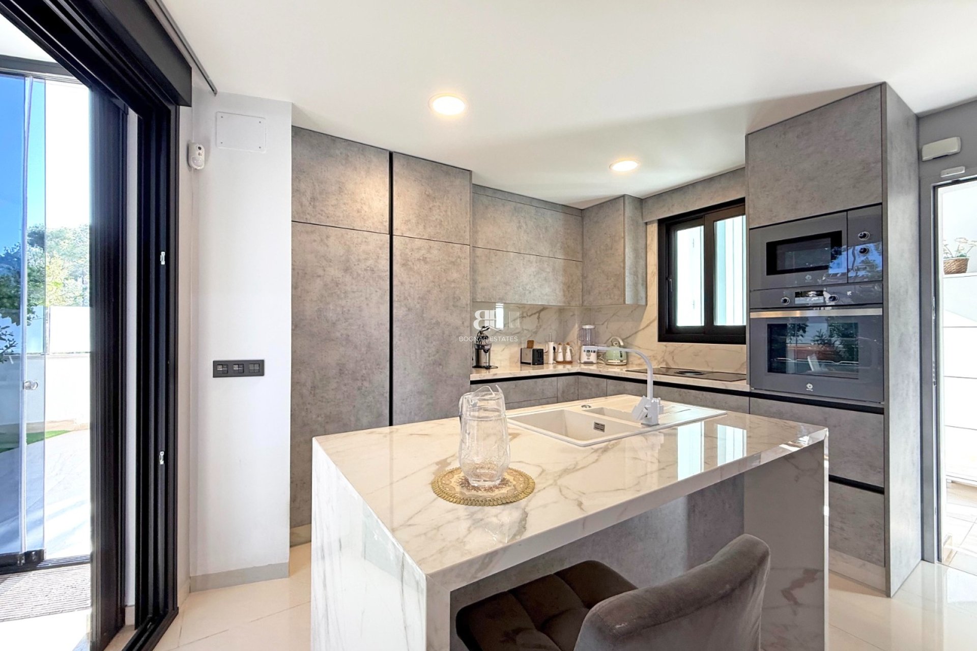 Resale - Villa -
Orihuela Costa - Villamartín