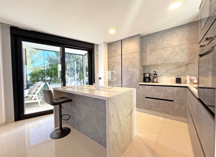 Resale - Villa -
Orihuela Costa - Villamartín