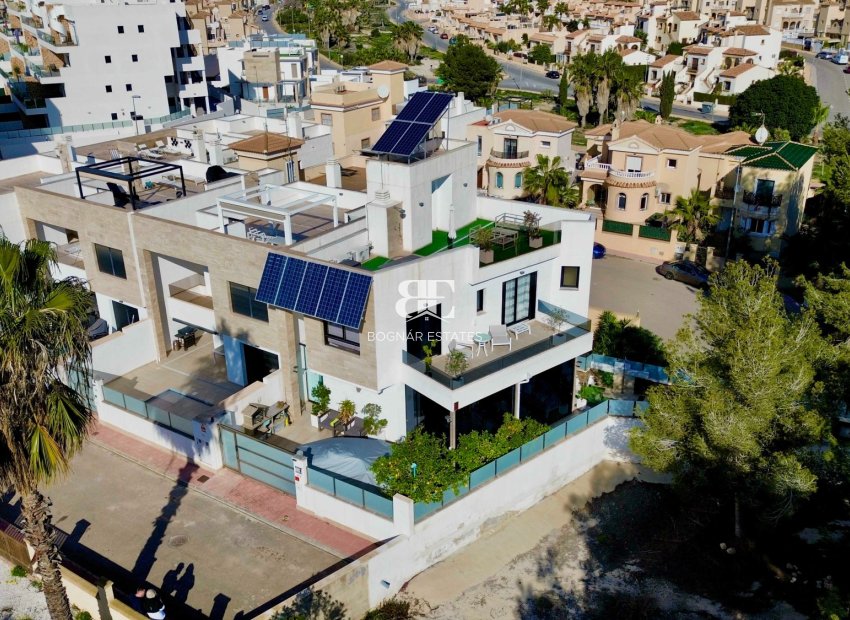 Resale - Villa -
Orihuela Costa - Villamartín