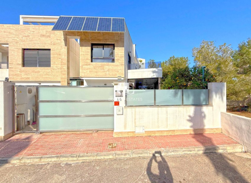 Resale - Villa -
Orihuela Costa - Villamartín