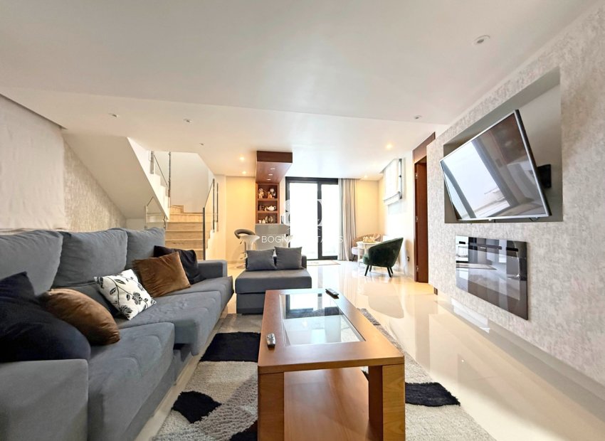 Resale - Villa -
Orihuela Costa - Villamartín