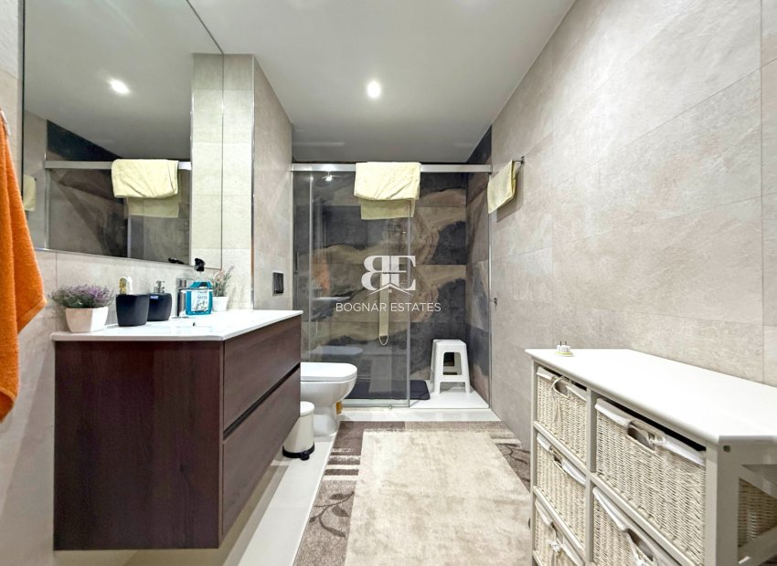 Resale - Villa -
Orihuela Costa - Villamartín