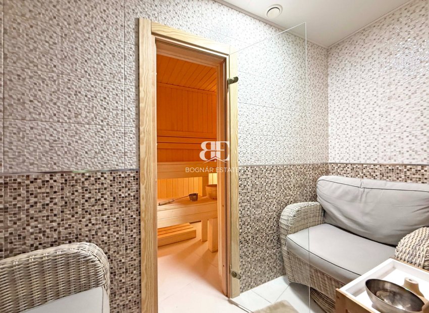 Resale - Villa -
Orihuela Costa - Villamartín