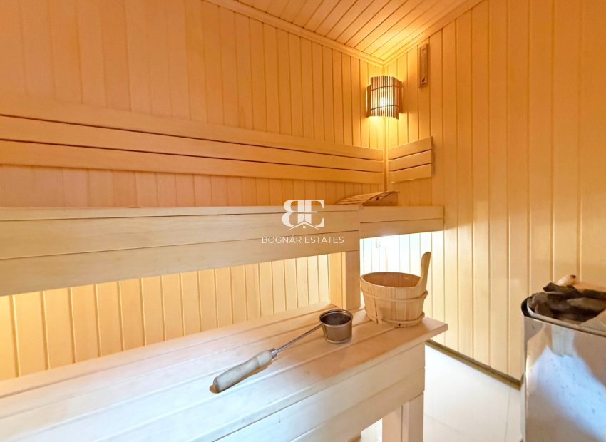 Resale - Villa -
Orihuela Costa - Villamartín