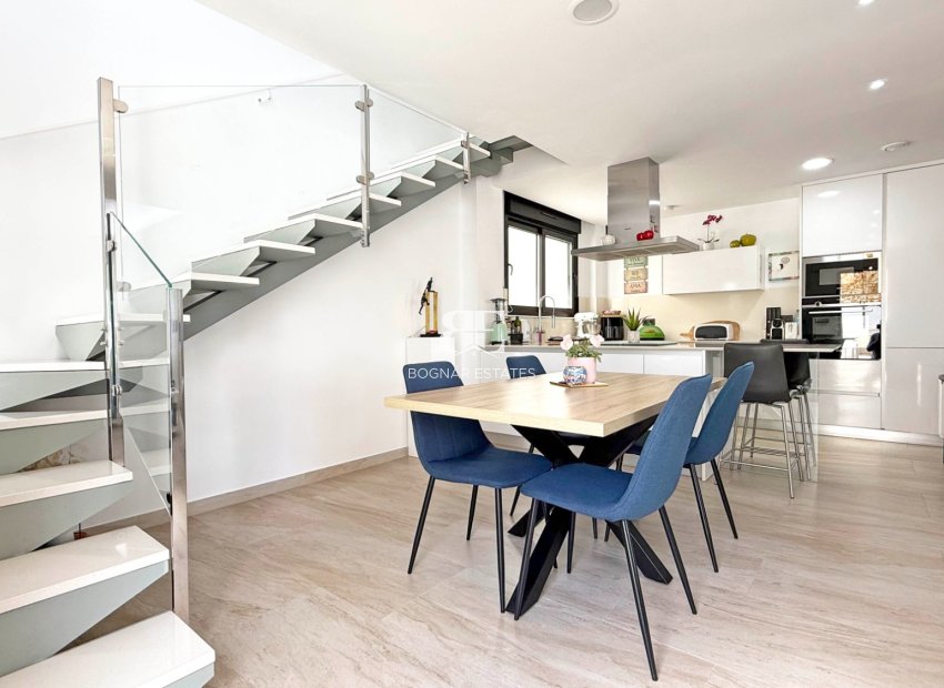 Resale - Villa -
Orihuela Costa - Villamartín