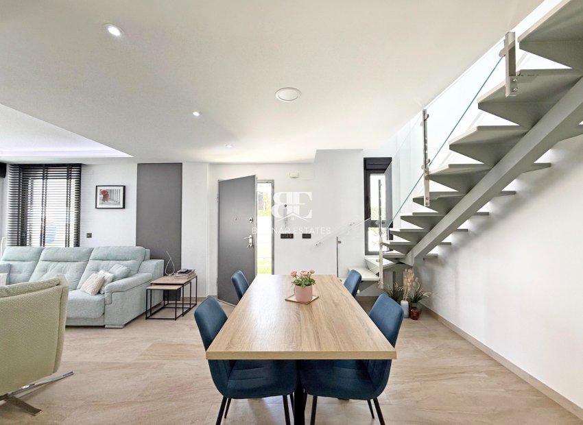 Resale - Villa -
Orihuela Costa - Villamartín