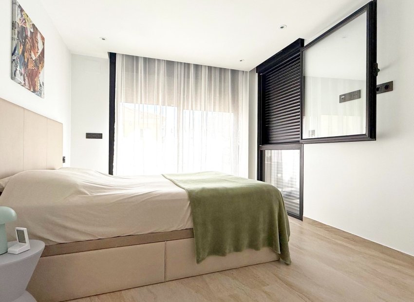 Resale - Villa -
Orihuela Costa - Villamartín