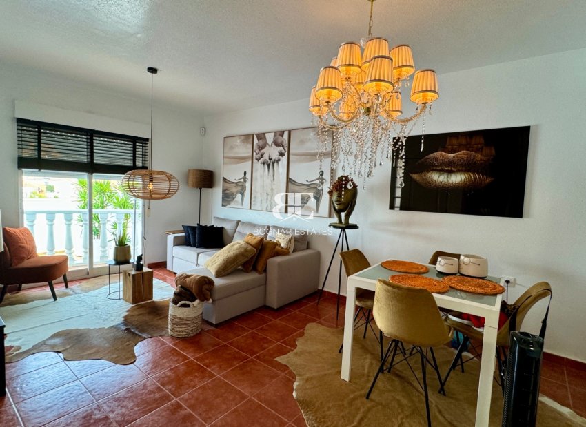 Resale - Villa -
Orihuela Costa - Villamartín