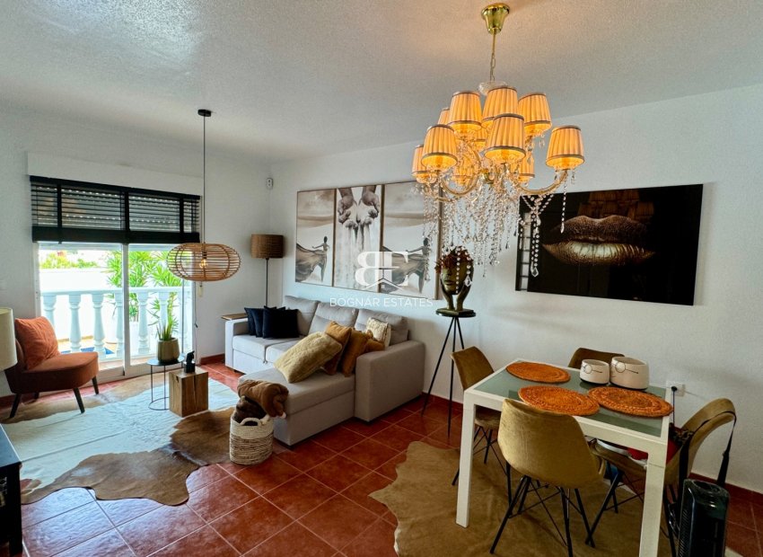 Resale - Villa -
Orihuela Costa - Villamartín