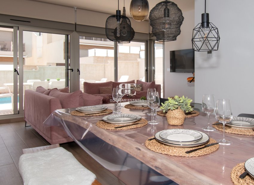 Resale - Villa -
Orihuela Costa - Villamartín