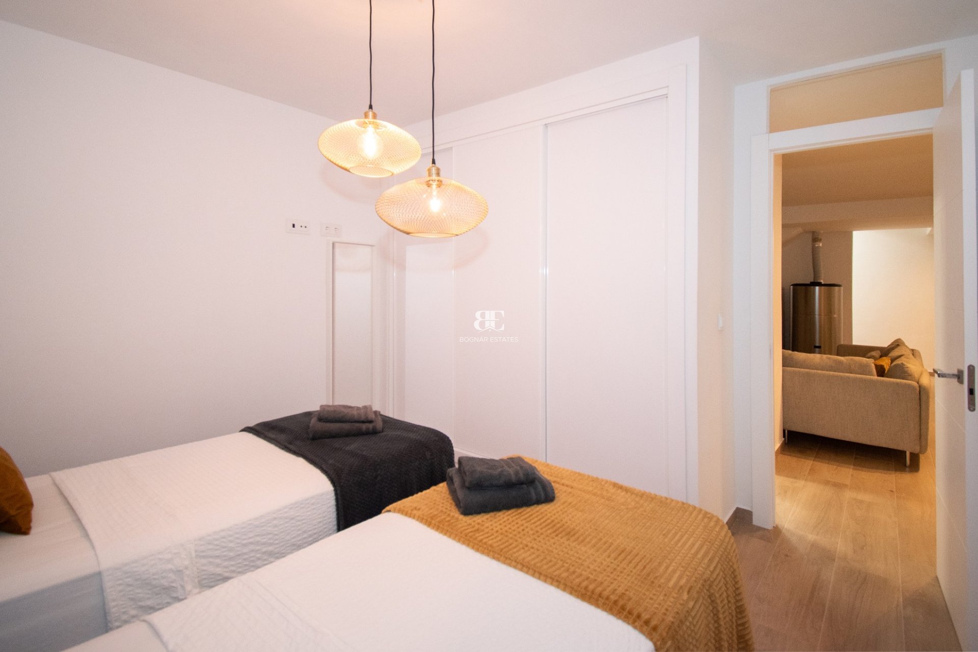 Resale - Villa -
Orihuela Costa - Villamartín