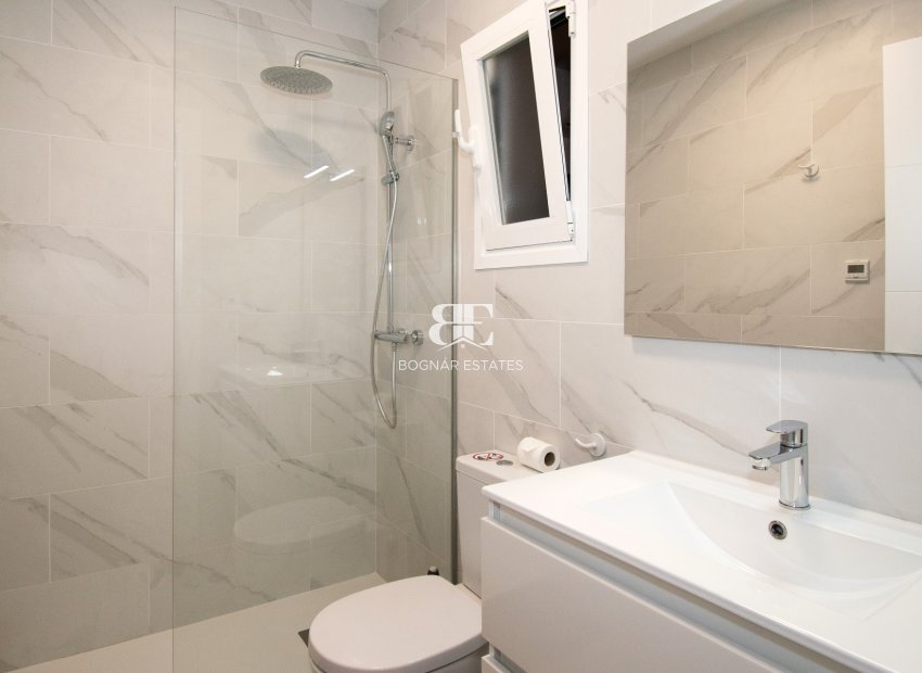 Resale - Villa -
Orihuela Costa - Villamartín