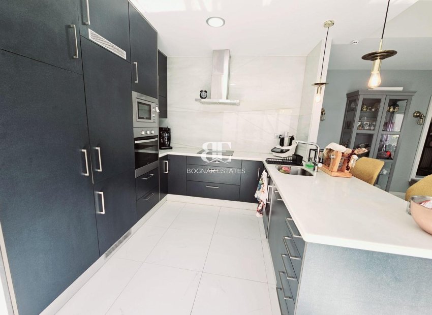 Resale - Villa -
Orihuela Costa - Villamartín